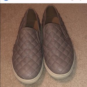 Steve Madden slip ons